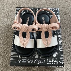 Mini Melissa size 6